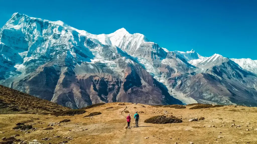 Beautiful view of mountains and clear sky on the annapurna circuit trail