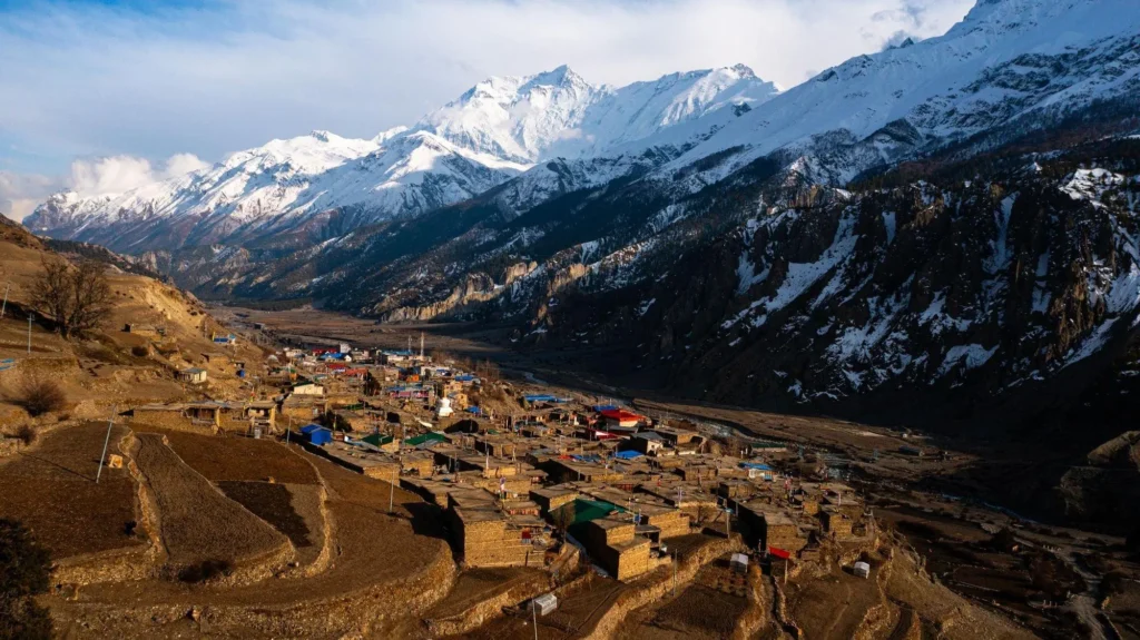 Beautiful village of Nepal with mountain range in Annapurna Circuit Trek