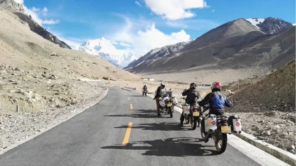 A group of bikers on the way to upper mustang 