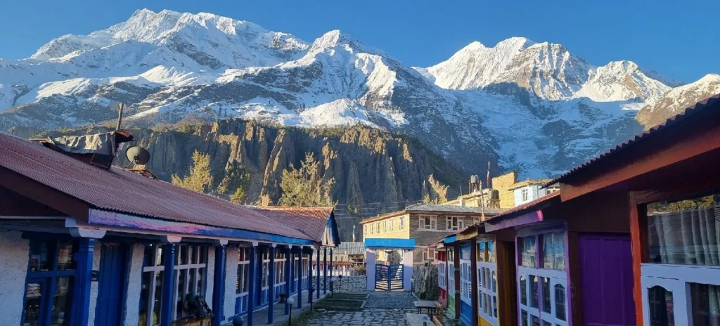 Beautiful mountain view in the trail - Annapurna Circuit Trek Cost