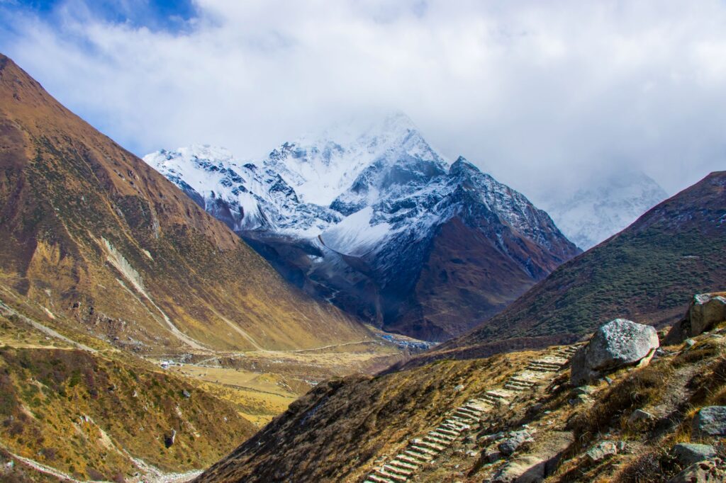 High altitude manaslu circuit trek with snowy peak and stoneway - Manaslu circuit trek difficulty